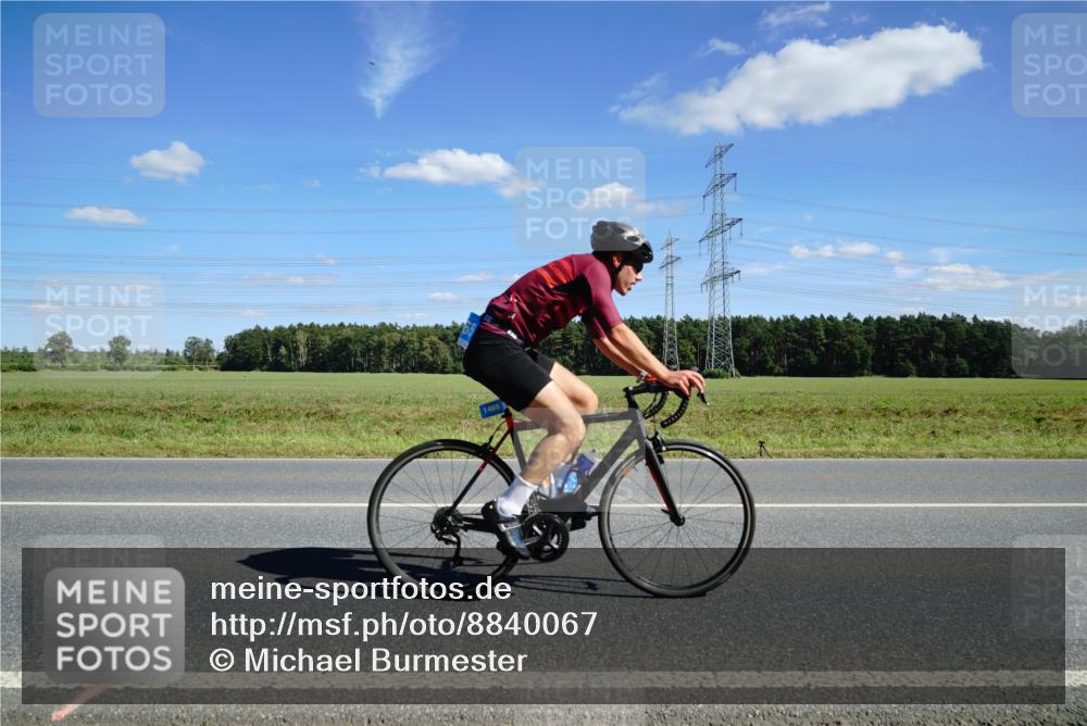 07.09.2025 - 19. Norderstedt Triathlon Michael Burmester http://msf.ph/oto/8840067 07.09.2025 14:26:01 Radfahren 977, 1465 meine-sportfotos.de