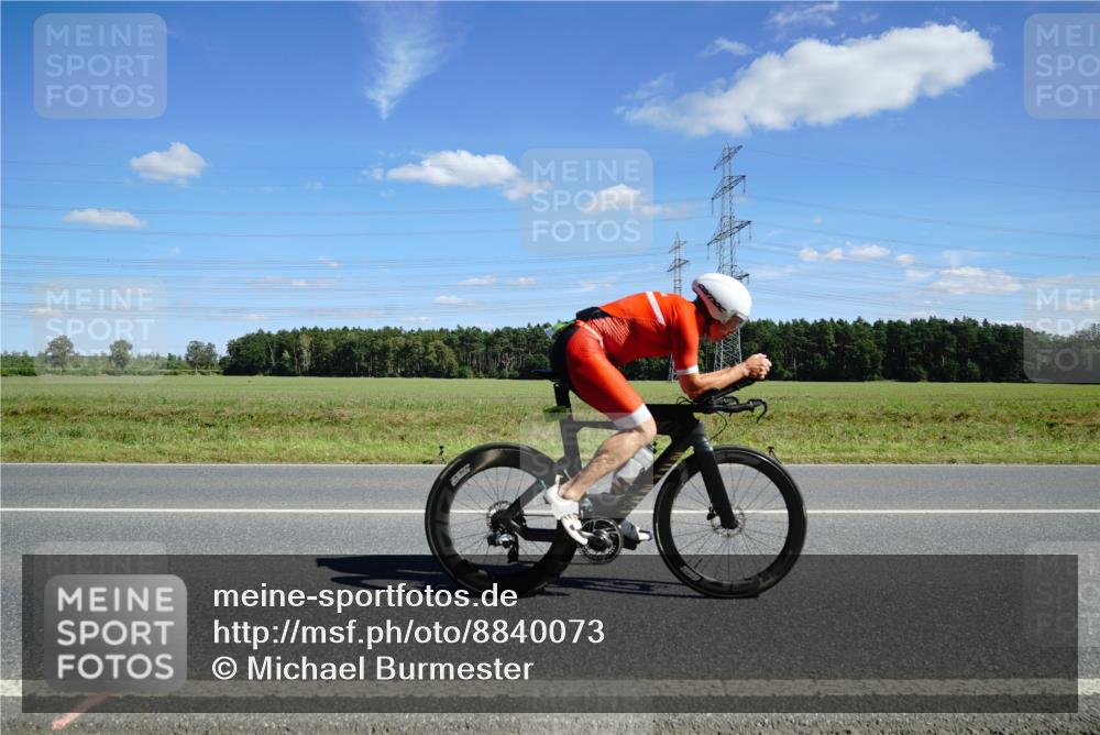 07.09.2025 - 19. Norderstedt Triathlon Michael Burmester http://msf.ph/oto/8840073 07.09.2025 14:26:03 Radfahren 977, 1465 meine-sportfotos.de