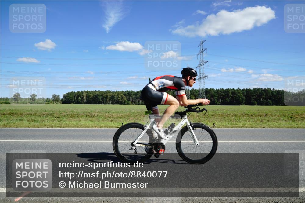 07.09.2025 - 19. Norderstedt Triathlon Michael Burmester http://msf.ph/oto/8840077 07.09.2025 14:26:08 Radfahren 979 meine-sportfotos.de