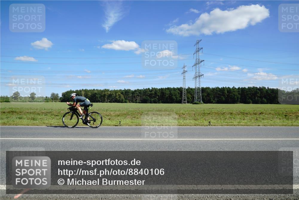 07.09.2025 - 19. Norderstedt Triathlon Michael Burmester http://msf.ph/oto/8840106 07.09.2025 14:26:17 Radfahren  meine-sportfotos.de