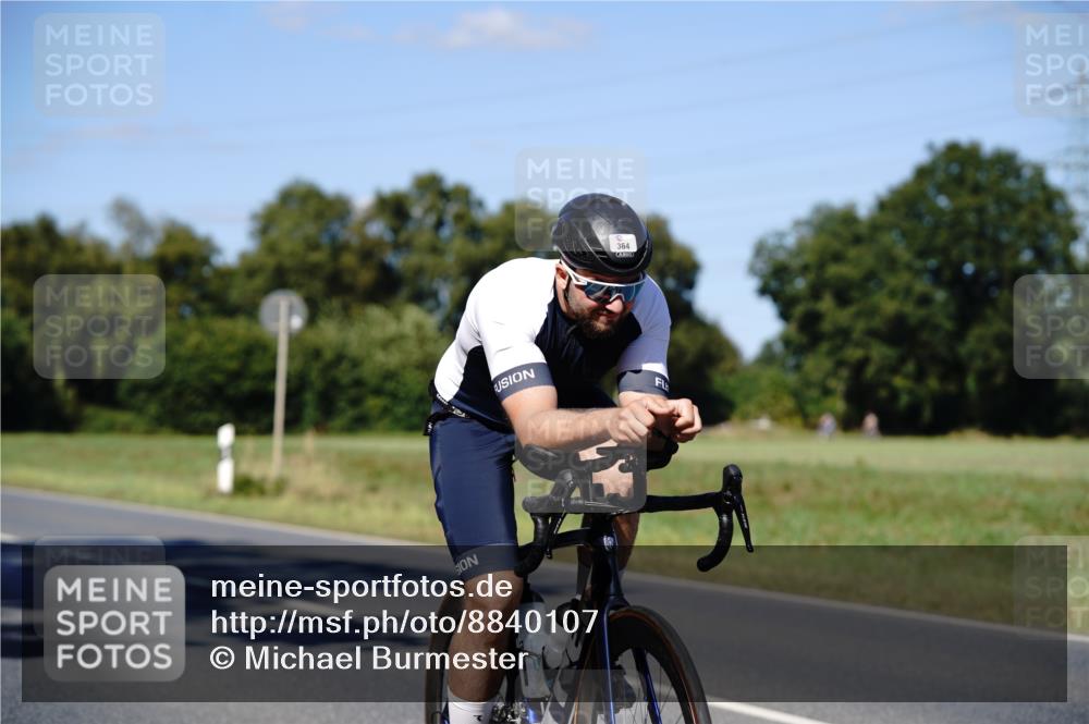 07.09.2025 - 19. Norderstedt Triathlon Michael Burmester http://msf.ph/oto/8840107 07.09.2025 14:52:30 Radfahren 364, 428, 1486, 1502 meine-sportfotos.de