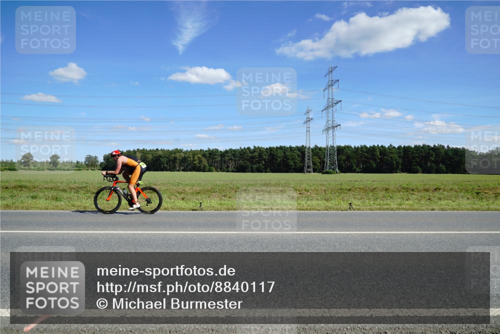 07.09.2025 - 19. Norderstedt Triathlon Michael Burmester http://msf.ph/oto/8840117 07.09.2025 14:26:22 Radfahren 877 meine-sportfotos.de