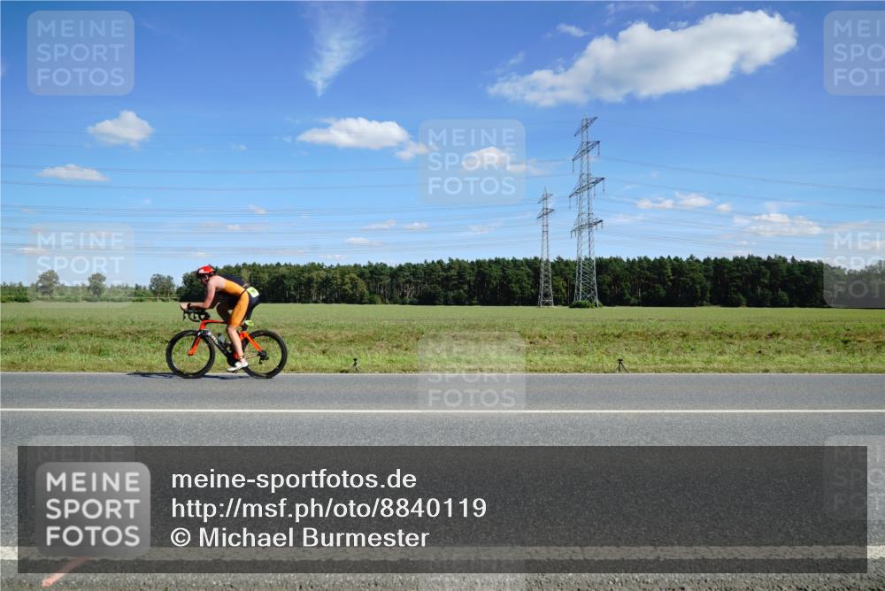 07.09.2025 - 19. Norderstedt Triathlon Michael Burmester http://msf.ph/oto/8840119 07.09.2025 14:26:22 Radfahren 877 meine-sportfotos.de