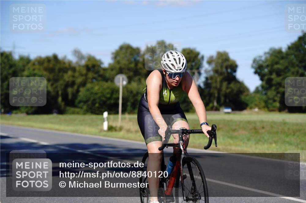 07.09.2025 - 19. Norderstedt Triathlon Michael Burmester http://msf.ph/oto/8840120 07.09.2025 14:52:47 Radfahren 453 meine-sportfotos.de