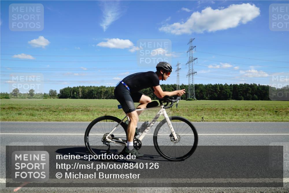 07.09.2025 - 19. Norderstedt Triathlon Michael Burmester http://msf.ph/oto/8840126 07.09.2025 14:26:23 Radfahren 469, 877 meine-sportfotos.de