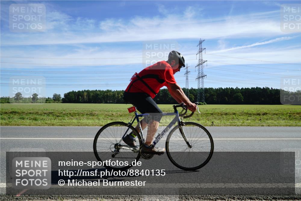 07.09.2025 - 19. Norderstedt Triathlon Michael Burmester http://msf.ph/oto/8840135 07.09.2025 12:18:25 Radfahren 226, 727 meine-sportfotos.de