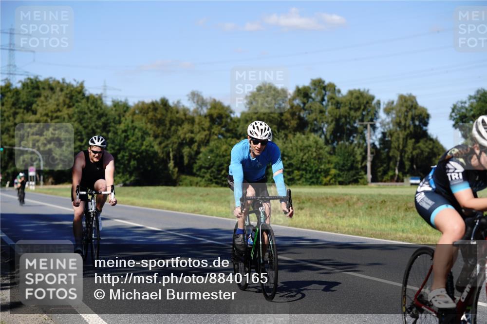 07.09.2025 - 19. Norderstedt Triathlon Michael Burmester http://msf.ph/oto/8840165 07.09.2025 14:53:46 Radfahren 373, 917, 1416, 1462, 1505 meine-sportfotos.de