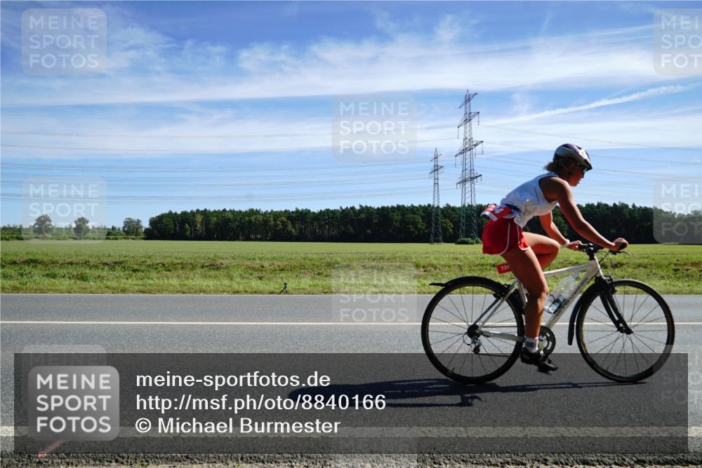 07.09.2025 - 19. Norderstedt Triathlon Michael Burmester http://msf.ph/oto/8840166 07.09.2025 12:18:35 Radfahren 195, 724 meine-sportfotos.de