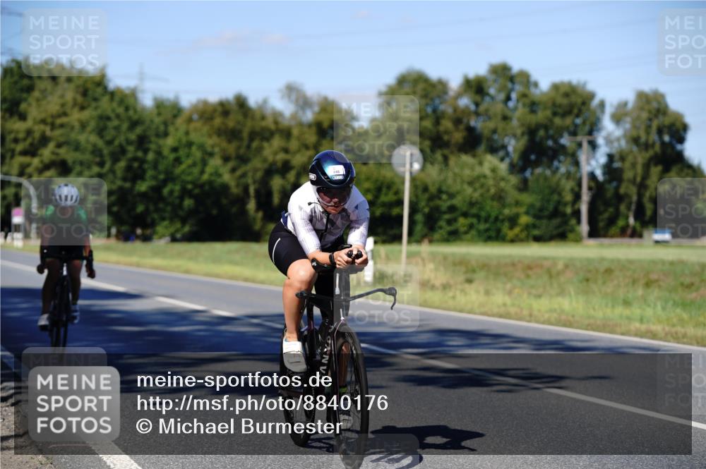 07.09.2025 - 19. Norderstedt Triathlon Michael Burmester http://msf.ph/oto/8840176 07.09.2025 14:53:51 Radfahren 448, 1493, 1505 meine-sportfotos.de