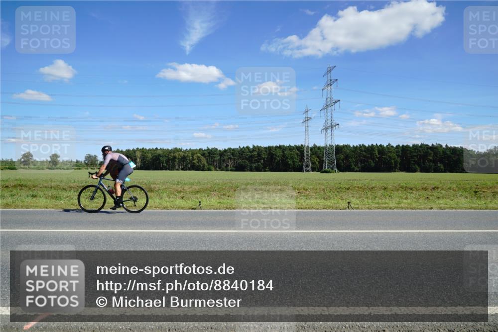 07.09.2025 - 19. Norderstedt Triathlon Michael Burmester http://msf.ph/oto/8840184 07.09.2025 14:26:48 Radfahren 476, 900, 1042 meine-sportfotos.de