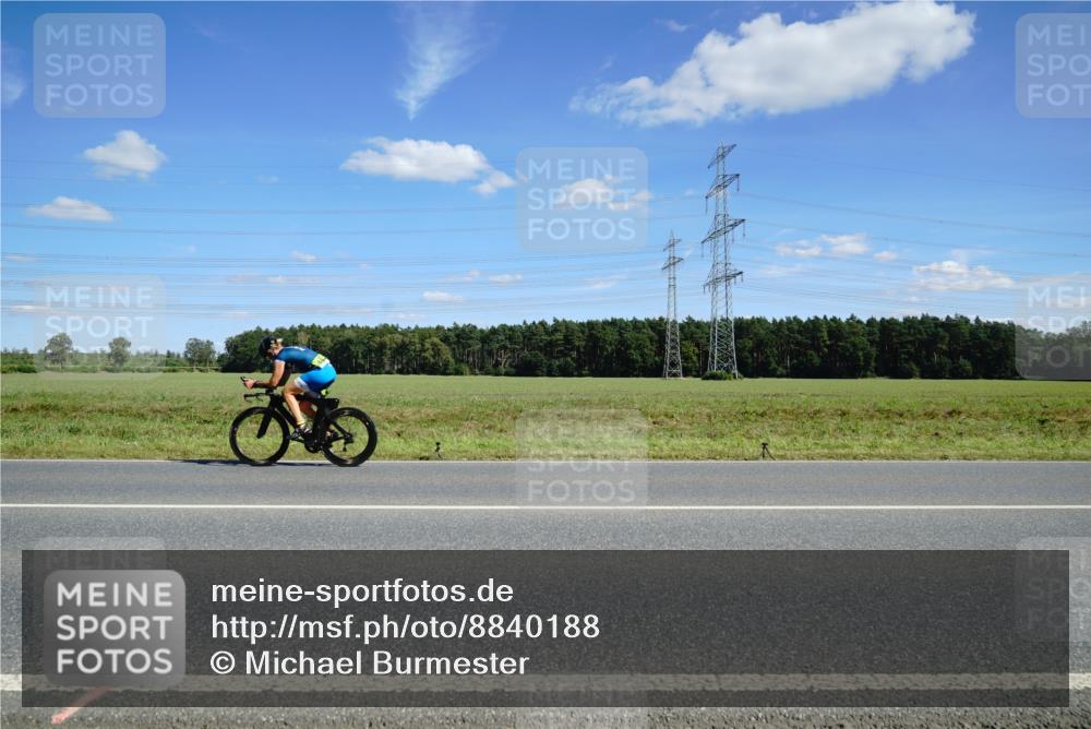 07.09.2025 - 19. Norderstedt Triathlon Michael Burmester http://msf.ph/oto/8840188 07.09.2025 14:26:49 Radfahren 476, 900, 1042 meine-sportfotos.de
