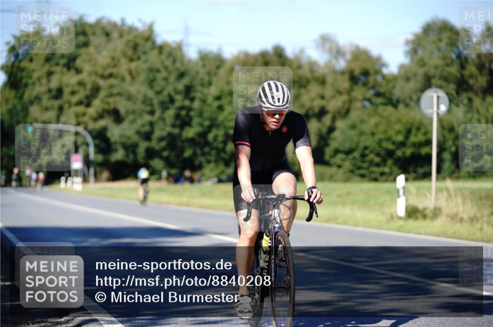 07.09.2025 - 19. Norderstedt Triathlon Michael Burmester http://msf.ph/oto/8840208 07.09.2025 14:54:27 Radfahren 411, 452 meine-sportfotos.de