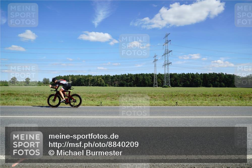 07.09.2025 - 19. Norderstedt Triathlon Michael Burmester http://msf.ph/oto/8840209 07.09.2025 14:26:54 Radfahren 972 meine-sportfotos.de