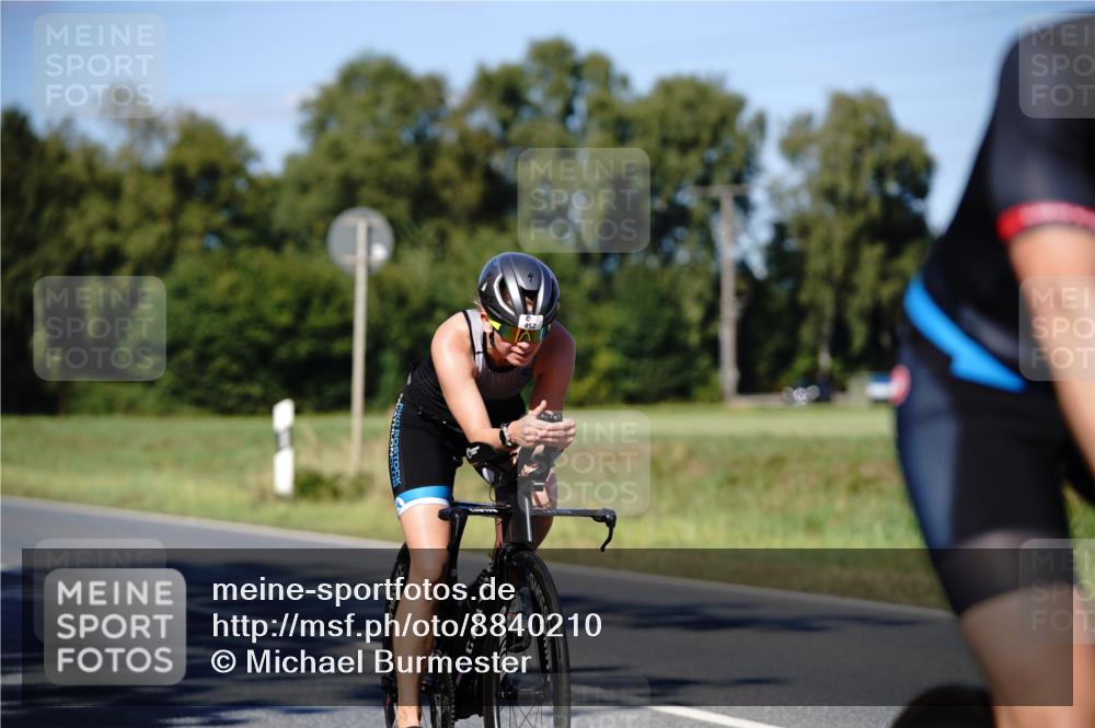 07.09.2025 - 19. Norderstedt Triathlon Michael Burmester http://msf.ph/oto/8840210 07.09.2025 14:54:28 Radfahren 411, 452 meine-sportfotos.de