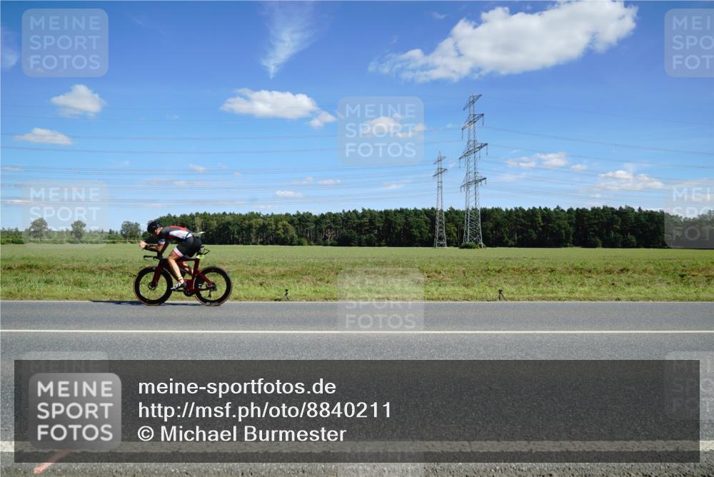 07.09.2025 - 19. Norderstedt Triathlon Michael Burmester http://msf.ph/oto/8840211 07.09.2025 14:26:54 Radfahren 972 meine-sportfotos.de
