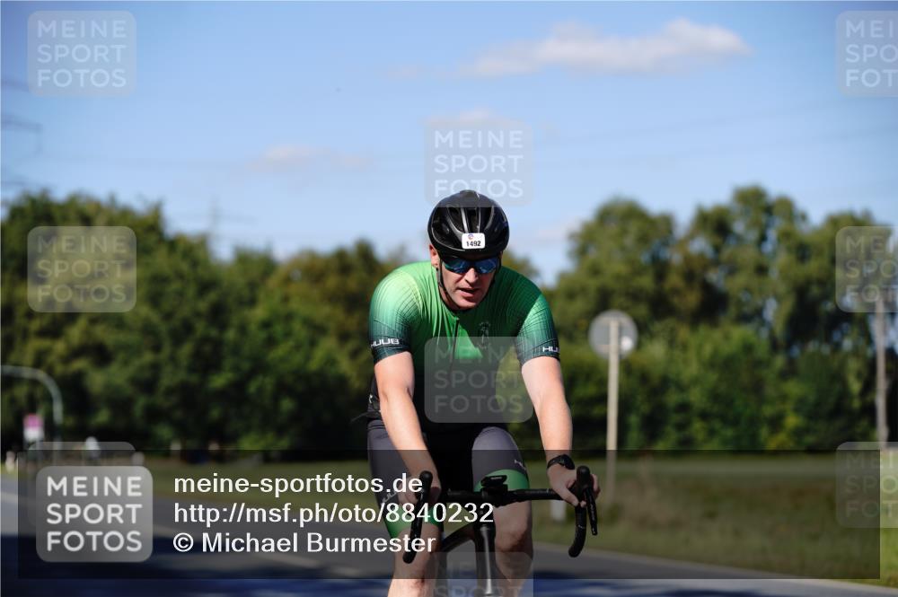 07.09.2025 - 19. Norderstedt Triathlon Michael Burmester http://msf.ph/oto/8840232 07.09.2025 14:54:47 Radfahren 1492 meine-sportfotos.de