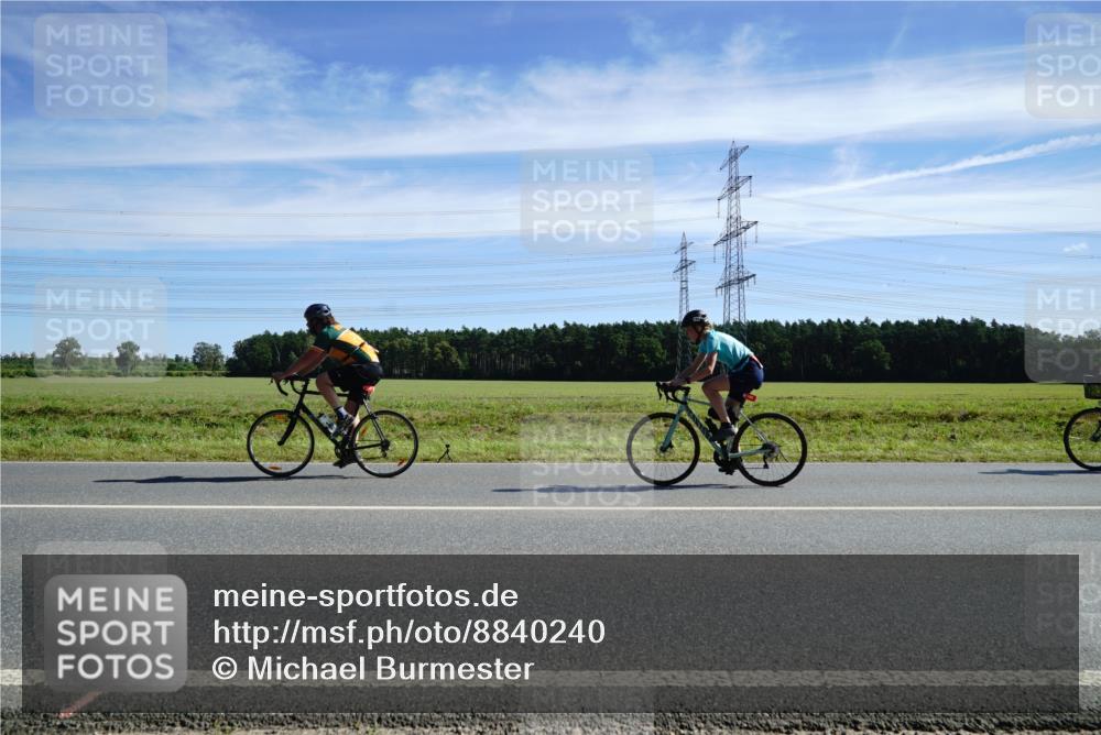 07.09.2025 - 19. Norderstedt Triathlon Michael Burmester http://msf.ph/oto/8840240 07.09.2025 12:19:23 Radfahren 151, 182 meine-sportfotos.de