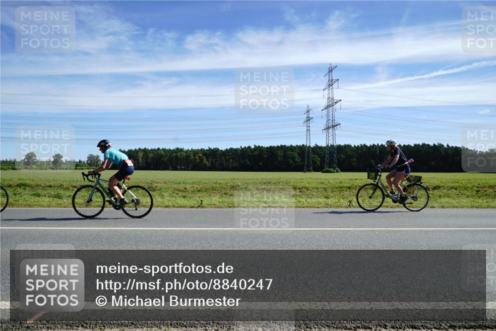 07.09.2025 - 19. Norderstedt Triathlon Michael Burmester http://msf.ph/oto/8840247 07.09.2025 12:19:24 Radfahren 151, 182 meine-sportfotos.de