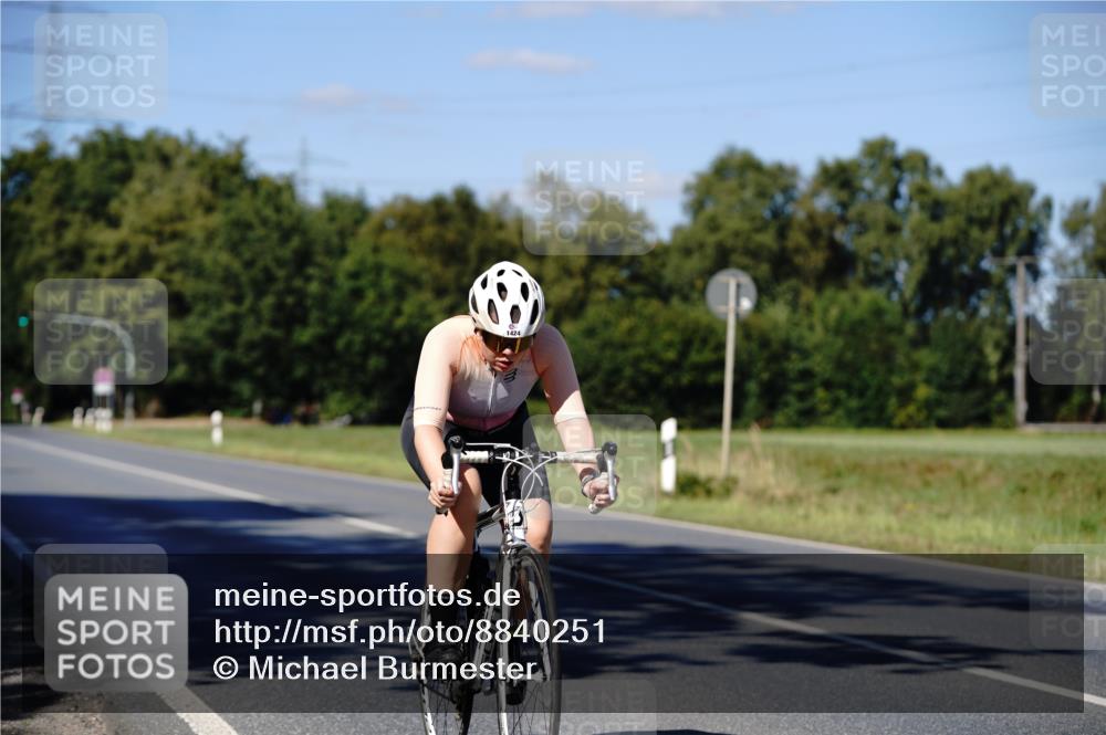 07.09.2025 - 19. Norderstedt Triathlon Michael Burmester http://msf.ph/oto/8840251 07.09.2025 14:55:27 Radfahren 1424 meine-sportfotos.de