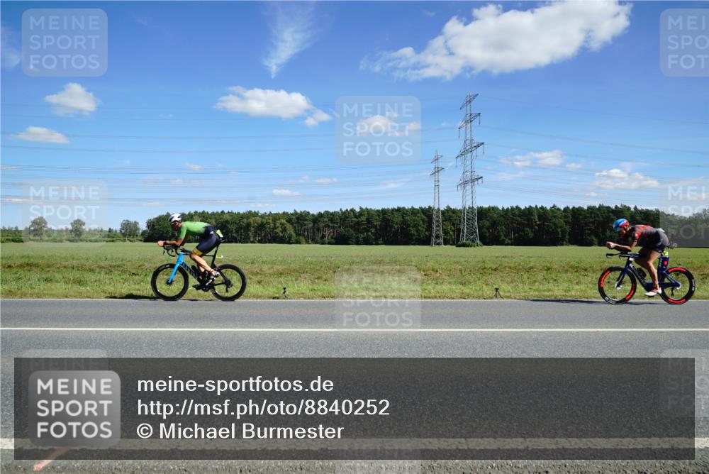 07.09.2025 - 19. Norderstedt Triathlon Michael Burmester http://msf.ph/oto/8840252 07.09.2025 14:27:02 Radfahren 969 meine-sportfotos.de