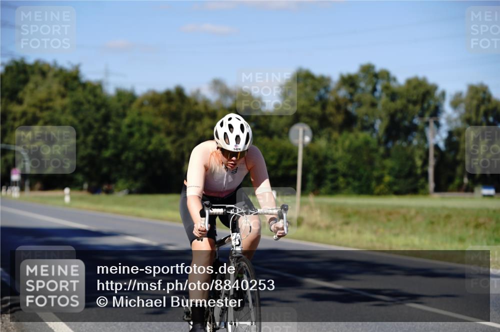 07.09.2025 - 19. Norderstedt Triathlon Michael Burmester http://msf.ph/oto/8840253 07.09.2025 14:55:27 Radfahren 1424 meine-sportfotos.de