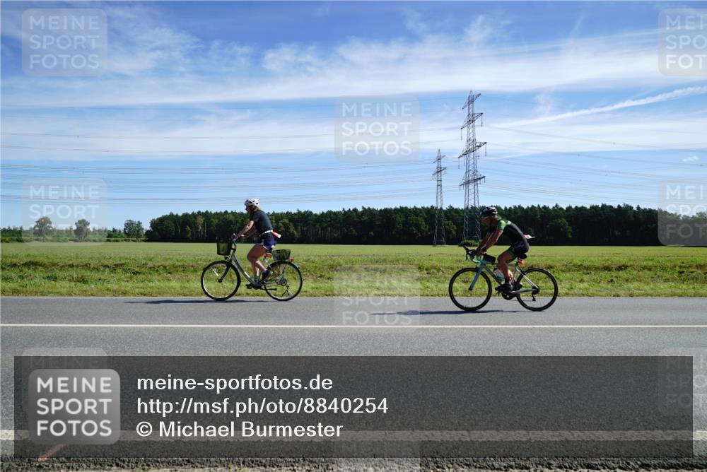 07.09.2025 - 19. Norderstedt Triathlon Michael Burmester http://msf.ph/oto/8840254 07.09.2025 12:19:24 Radfahren 151, 182 meine-sportfotos.de