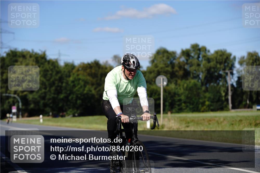 07.09.2025 - 19. Norderstedt Triathlon Michael Burmester http://msf.ph/oto/8840260 07.09.2025 14:55:39 Radfahren 905 meine-sportfotos.de