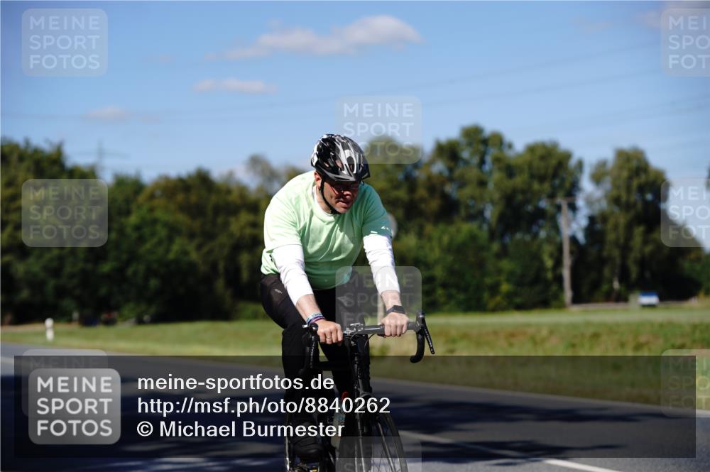 07.09.2025 - 19. Norderstedt Triathlon Michael Burmester http://msf.ph/oto/8840262 07.09.2025 14:55:39 Radfahren 905 meine-sportfotos.de
