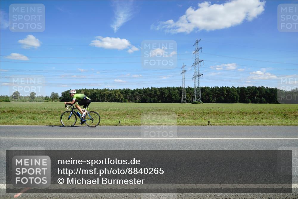 07.09.2025 - 19. Norderstedt Triathlon Michael Burmester http://msf.ph/oto/8840265 07.09.2025 14:27:04 Radfahren 969 meine-sportfotos.de