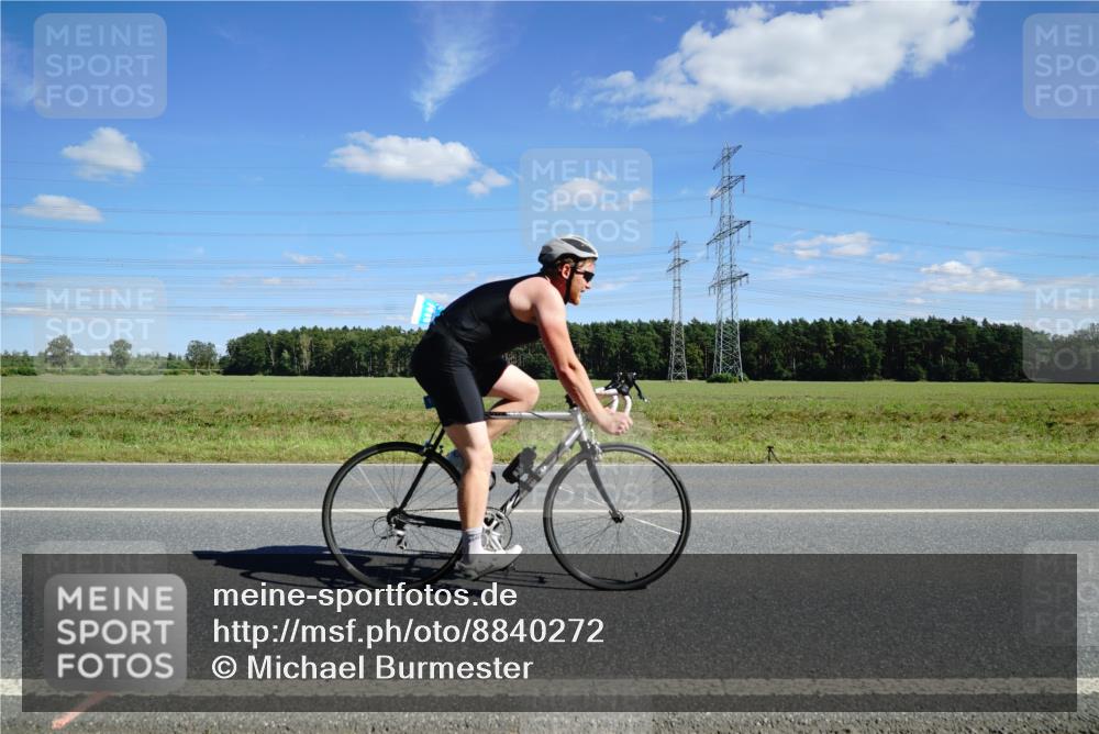 07.09.2025 - 19. Norderstedt Triathlon Michael Burmester http://msf.ph/oto/8840272 07.09.2025 14:27:09 Radfahren 1416 meine-sportfotos.de