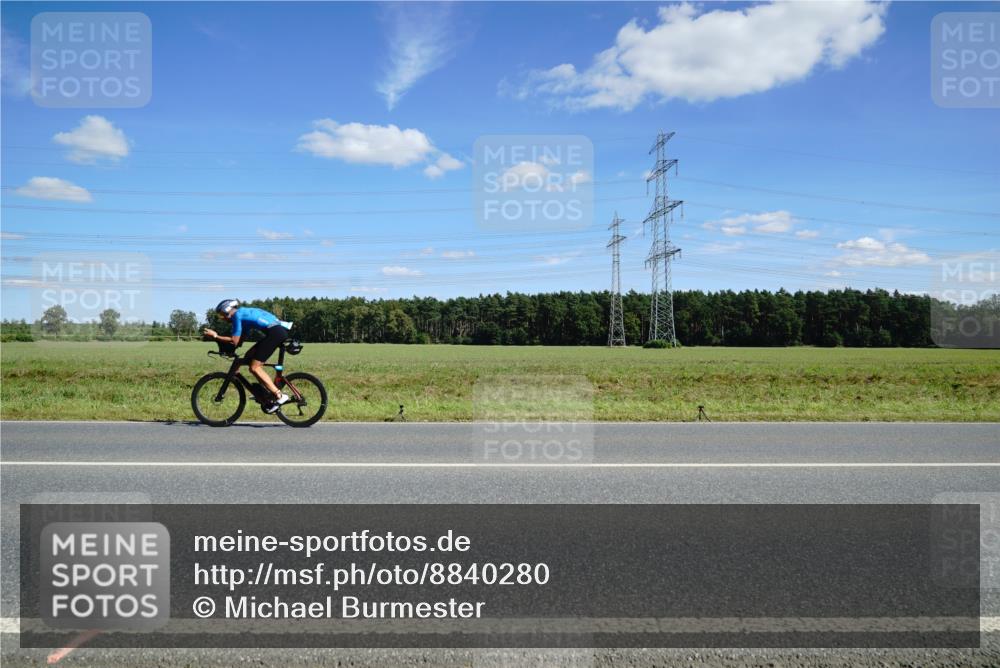 07.09.2025 - 19. Norderstedt Triathlon Michael Burmester http://msf.ph/oto/8840280 07.09.2025 14:27:11 Radfahren 1416 meine-sportfotos.de