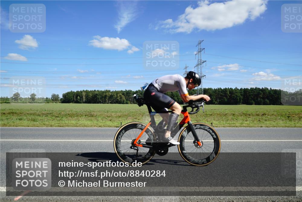 07.09.2025 - 19. Norderstedt Triathlon Michael Burmester http://msf.ph/oto/8840284 07.09.2025 14:27:15 Radfahren 1401 meine-sportfotos.de