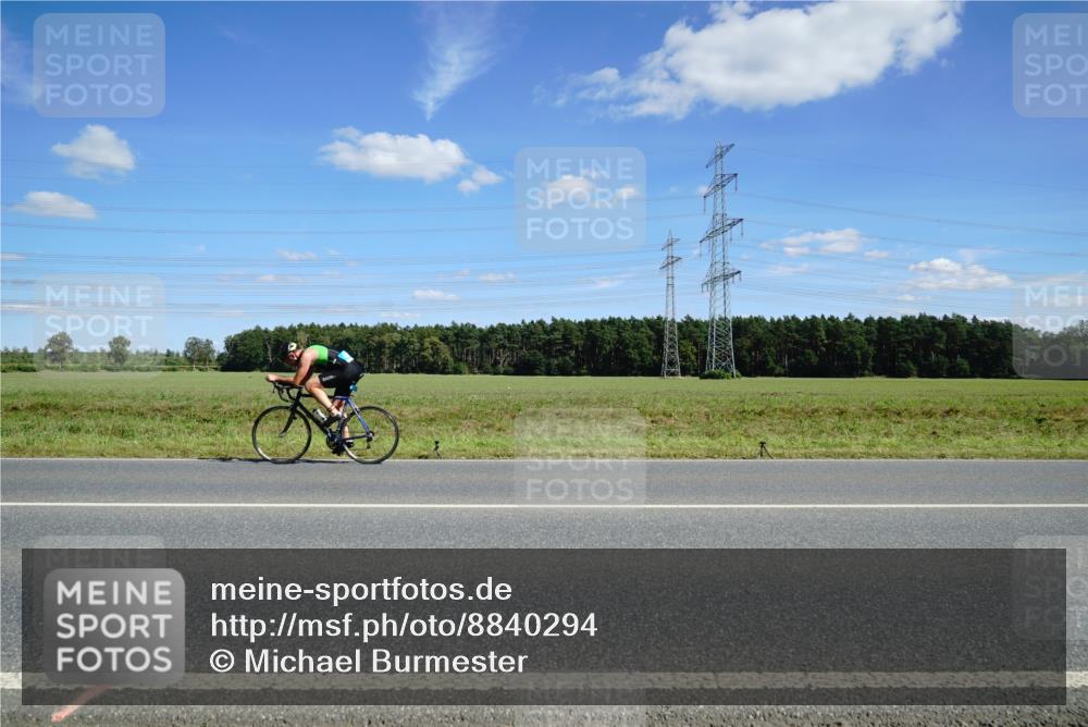 07.09.2025 - 19. Norderstedt Triathlon Michael Burmester http://msf.ph/oto/8840294 07.09.2025 14:27:17 Radfahren 1401 meine-sportfotos.de