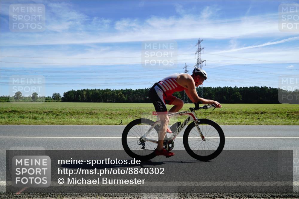 07.09.2025 - 19. Norderstedt Triathlon Michael Burmester http://msf.ph/oto/8840302 07.09.2025 12:19:42 Radfahren 811, 816, 1392 meine-sportfotos.de