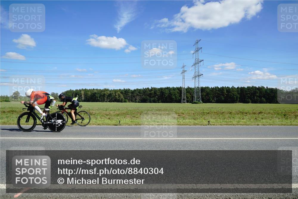 07.09.2025 - 19. Norderstedt Triathlon Michael Burmester http://msf.ph/oto/8840304 07.09.2025 14:27:22 Radfahren 993, 1026, 1469 meine-sportfotos.de