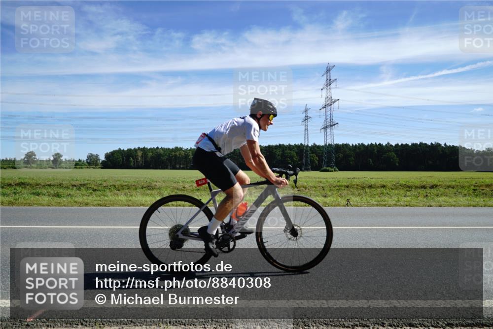07.09.2025 - 19. Norderstedt Triathlon Michael Burmester http://msf.ph/oto/8840308 07.09.2025 12:19:48 Radfahren 828 meine-sportfotos.de