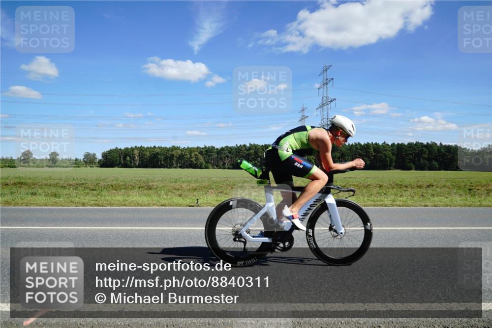 07.09.2025 - 19. Norderstedt Triathlon Michael Burmester http://msf.ph/oto/8840311 07.09.2025 14:27:23 Radfahren 993, 1026, 1469 meine-sportfotos.de