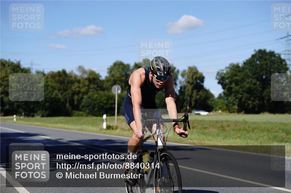 07.09.2025 - 19. Norderstedt Triathlon Michael Burmester http://msf.ph/oto/8840314 07.09.2025 14:57:04 Radfahren 1408 meine-sportfotos.de