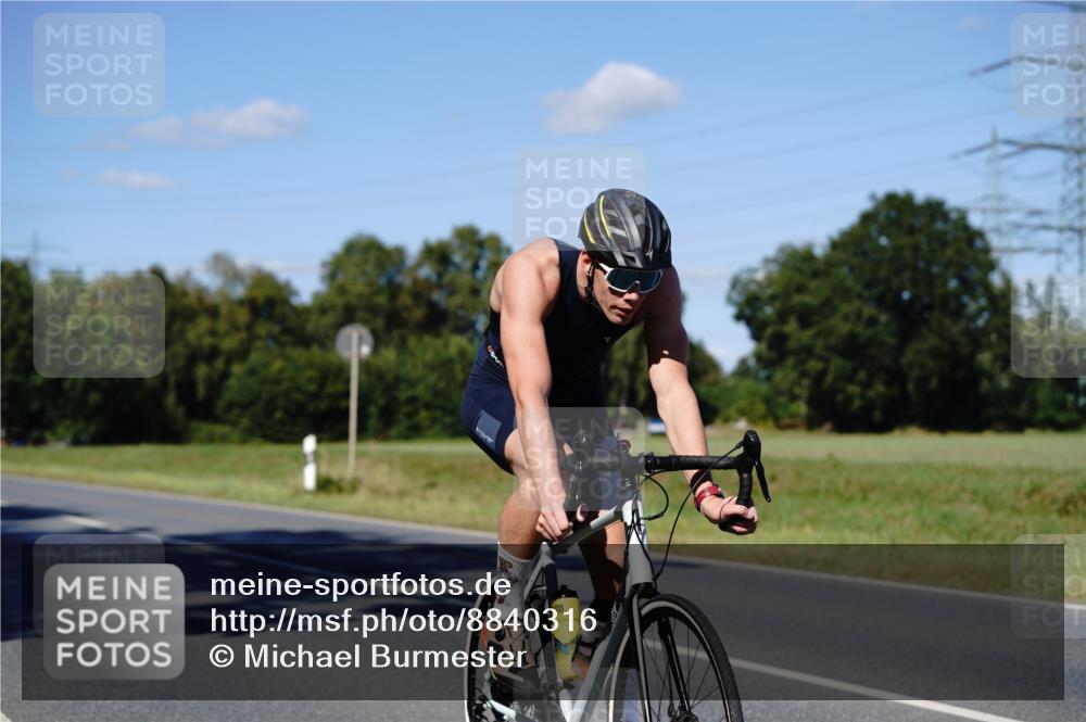 07.09.2025 - 19. Norderstedt Triathlon Michael Burmester http://msf.ph/oto/8840316 07.09.2025 14:57:04 Radfahren 1408 meine-sportfotos.de