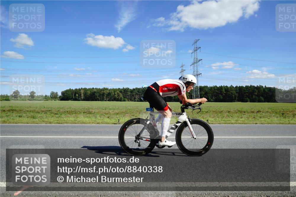 07.09.2025 - 19. Norderstedt Triathlon Michael Burmester http://msf.ph/oto/8840338 07.09.2025 14:27:29 Radfahren 422 meine-sportfotos.de