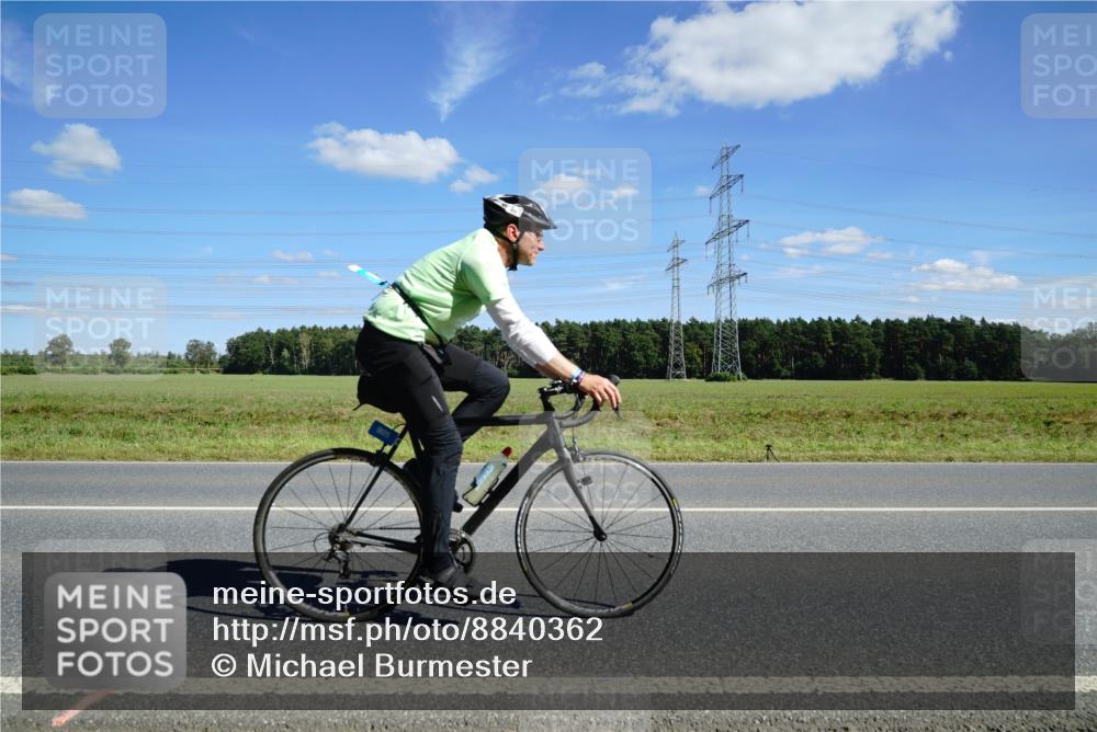 07.09.2025 - 19. Norderstedt Triathlon Michael Burmester http://msf.ph/oto/8840362 07.09.2025 14:27:34 Radfahren 379, 428, 460, 905 meine-sportfotos.de