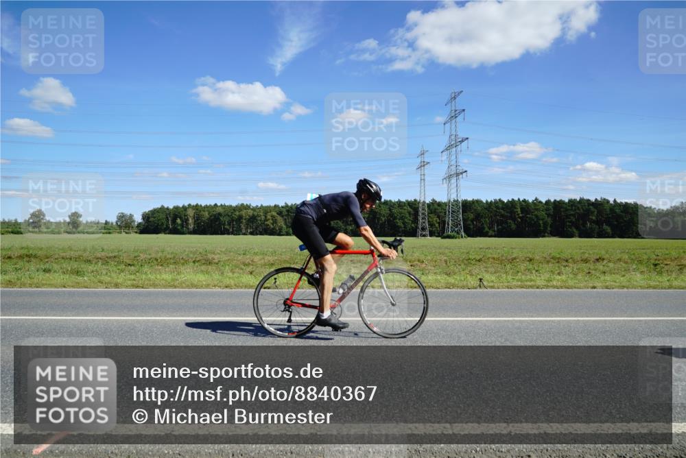 07.09.2025 - 19. Norderstedt Triathlon Michael Burmester http://msf.ph/oto/8840367 07.09.2025 14:27:35 Radfahren 379, 428, 460, 905 meine-sportfotos.de