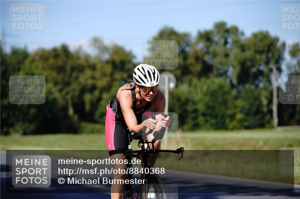 07.09.2025 - 19. Norderstedt Triathlon Michael Burmester http://msf.ph/oto/8840368 07.09.2025 14:58:14 Radfahren 377, 390 meine-sportfotos.de