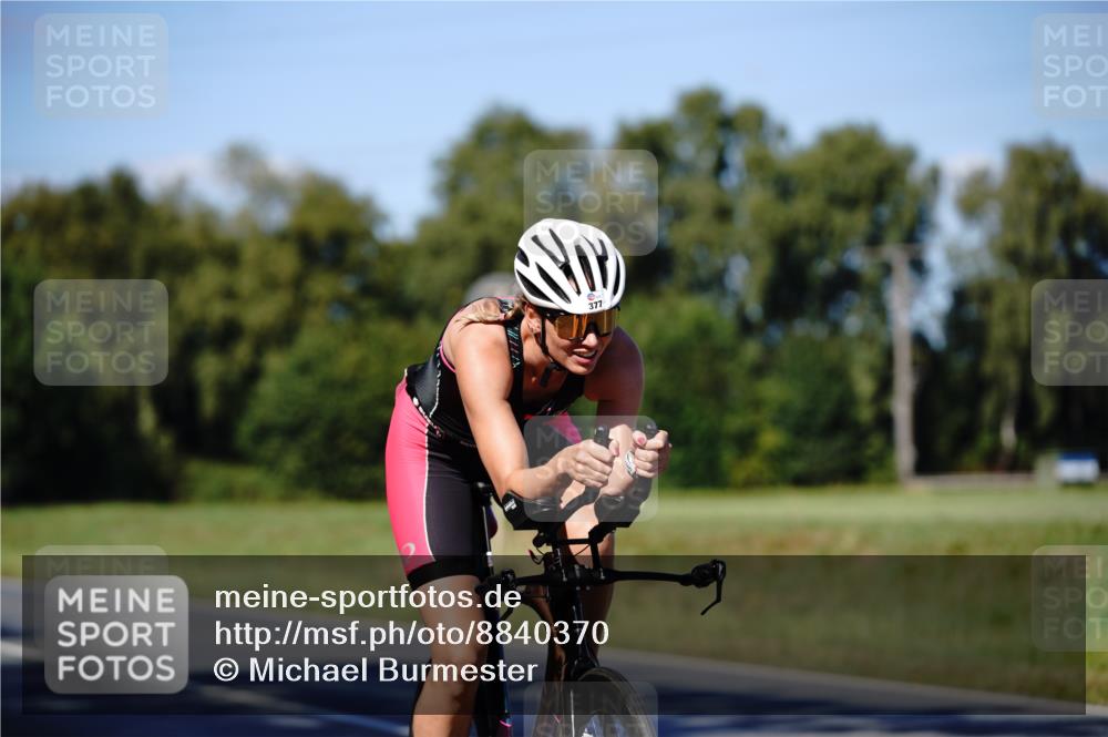 07.09.2025 - 19. Norderstedt Triathlon Michael Burmester http://msf.ph/oto/8840370 07.09.2025 14:58:14 Radfahren 377, 390 meine-sportfotos.de