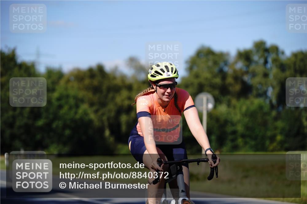 07.09.2025 - 19. Norderstedt Triathlon Michael Burmester http://msf.ph/oto/8840372 07.09.2025 14:58:16 Radfahren 377, 390 meine-sportfotos.de