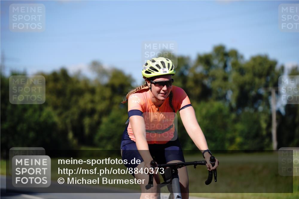 07.09.2025 - 19. Norderstedt Triathlon Michael Burmester http://msf.ph/oto/8840373 07.09.2025 14:58:16 Radfahren 377, 390 meine-sportfotos.de