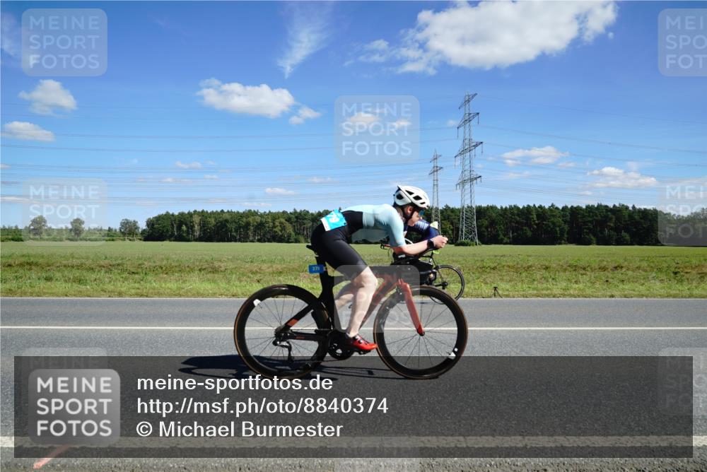 07.09.2025 - 19. Norderstedt Triathlon Michael Burmester http://msf.ph/oto/8840374 07.09.2025 14:27:36 Radfahren 379, 428, 460, 905 meine-sportfotos.de