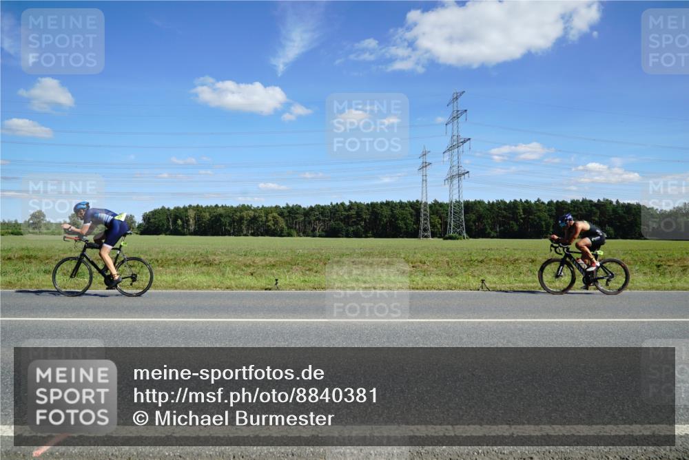 07.09.2025 - 19. Norderstedt Triathlon Michael Burmester http://msf.ph/oto/8840381 07.09.2025 14:27:37 Radfahren 379, 428, 460, 905 meine-sportfotos.de