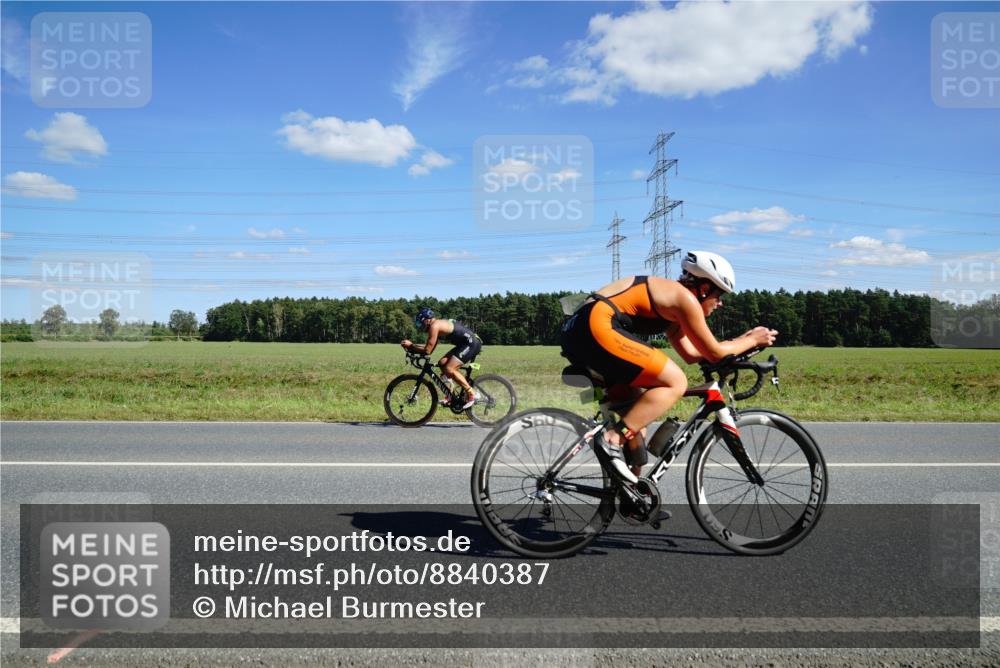 07.09.2025 - 19. Norderstedt Triathlon Michael Burmester http://msf.ph/oto/8840387 07.09.2025 14:27:37 Radfahren 379, 428, 460, 905 meine-sportfotos.de