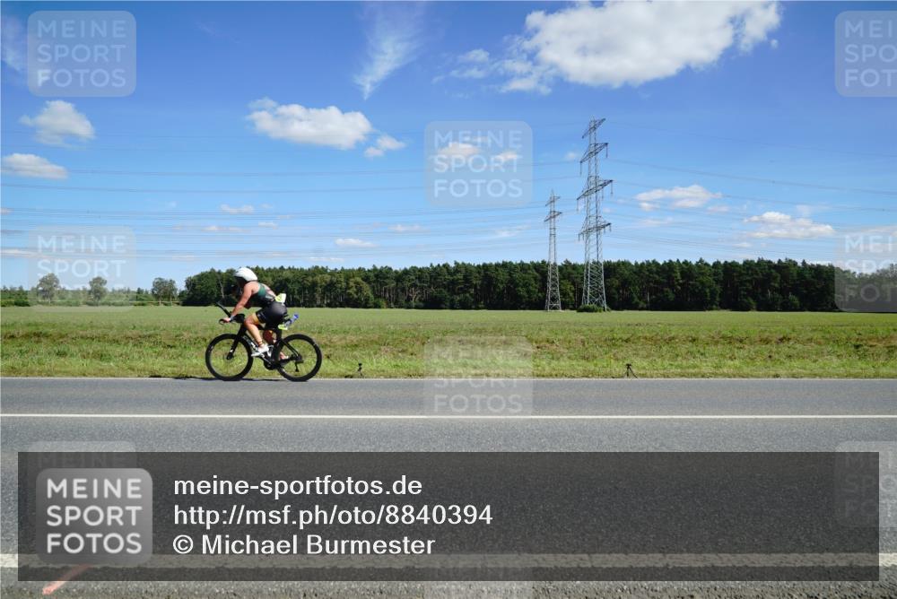 07.09.2025 - 19. Norderstedt Triathlon Michael Burmester http://msf.ph/oto/8840394 07.09.2025 14:27:40 Radfahren 379, 460, 1404 meine-sportfotos.de